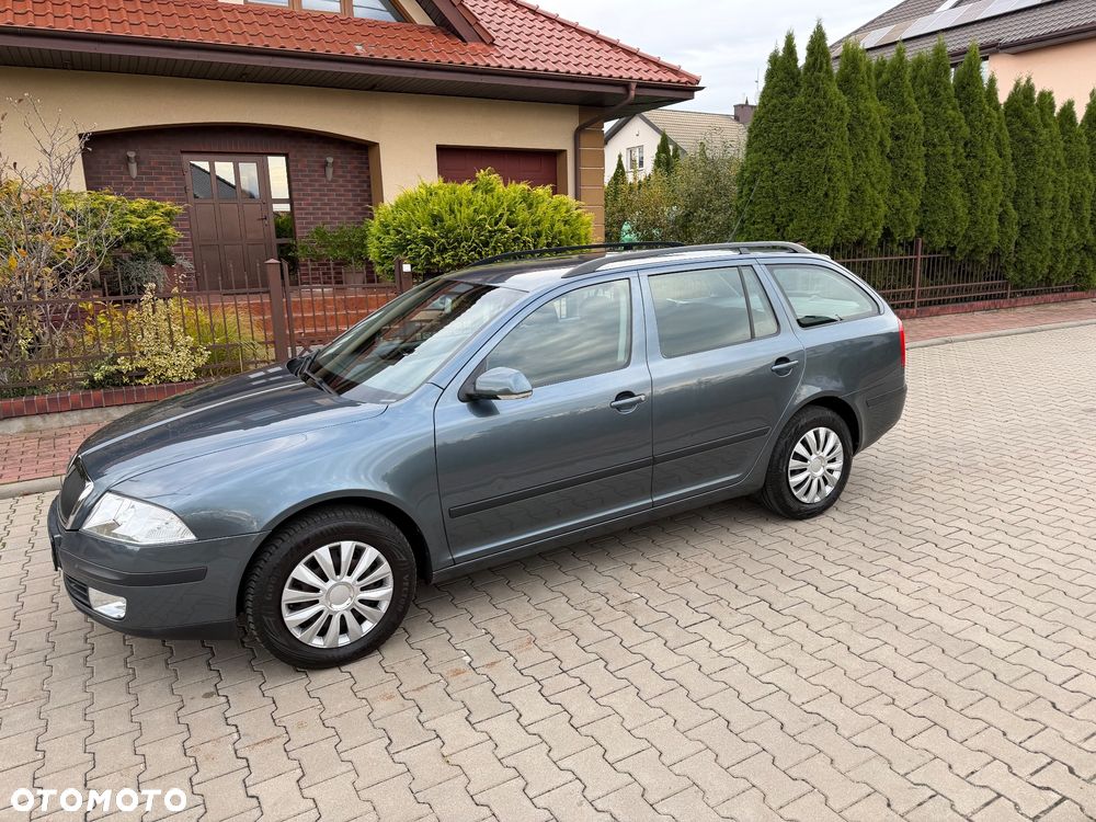 Skoda Octavia 1.6 Combi Ambiente - 9