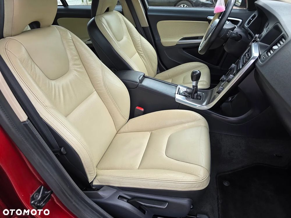 Volvo V60 D3 Momentum - 14