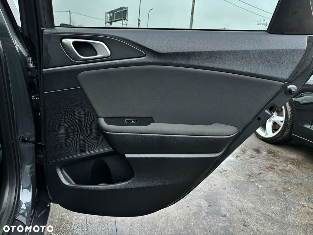 Kia Ceed - 16
