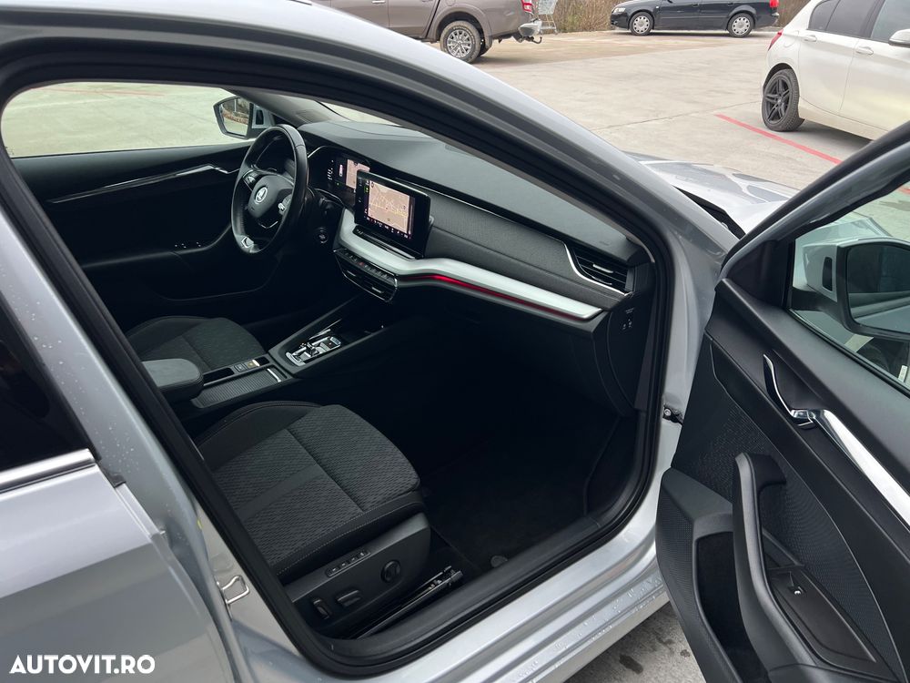 Skoda Octavia Combi 2.0 TDI DSG First Edition - 6