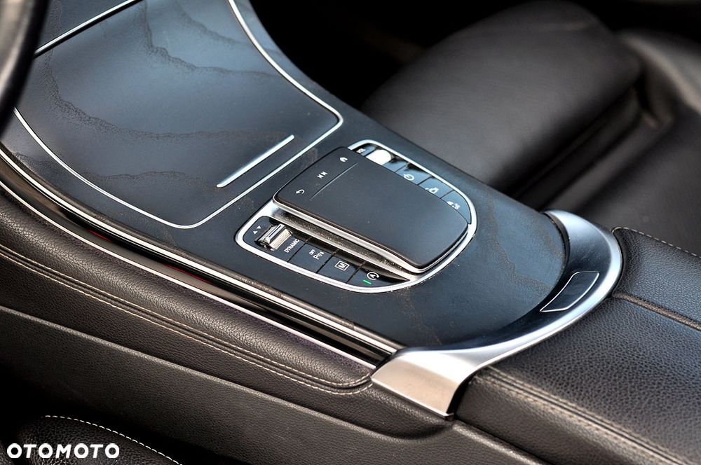 Mercedes-Benz GLC 200 d 4Matic 9G-TRONIC AMG Line - 31