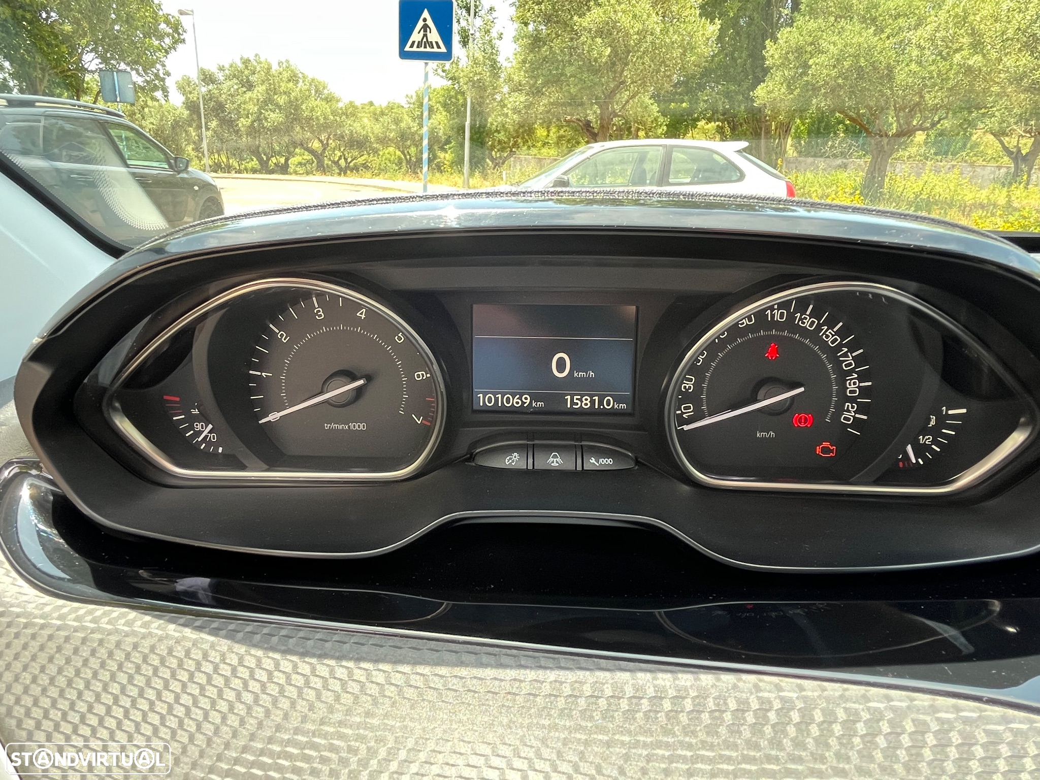 Peugeot 2008 1.2 PureTech Allure - 8