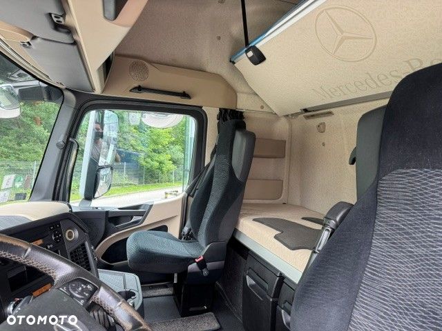 Mercedes-Benz Actros - 8