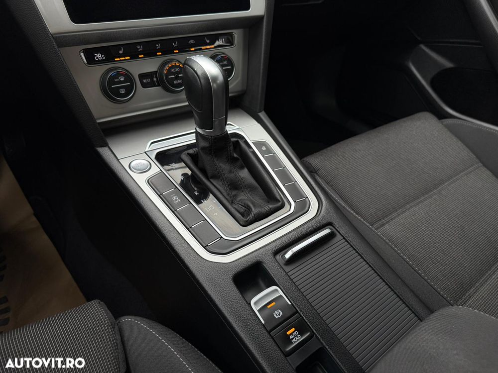 Volkswagen Passat 2.0 TDI DSG Comfortline - 24