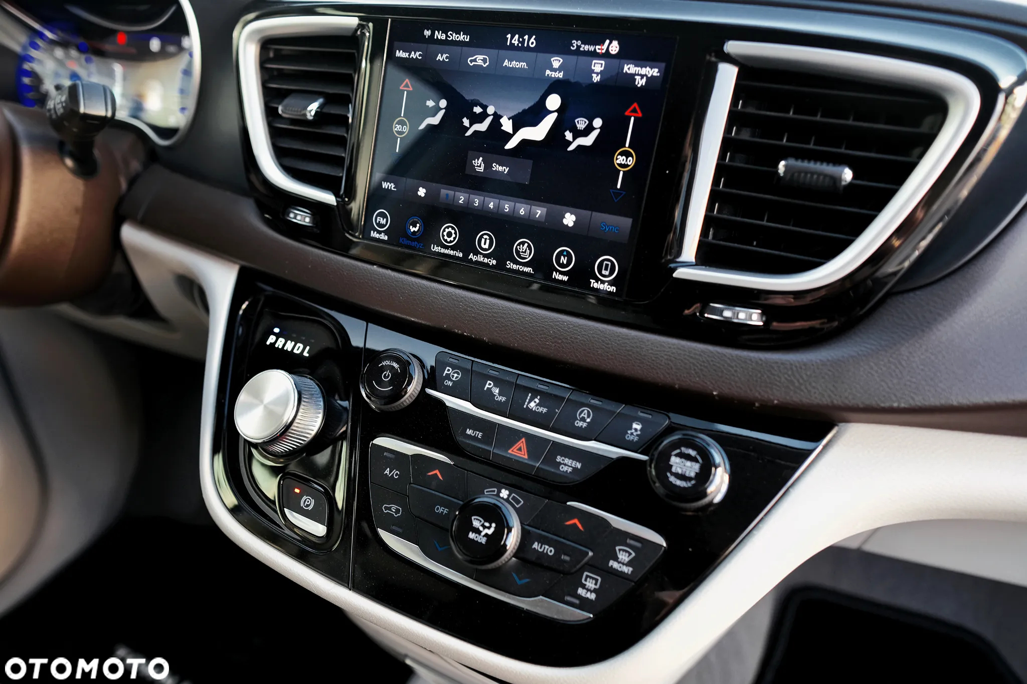 Chrysler Pacifica - 17