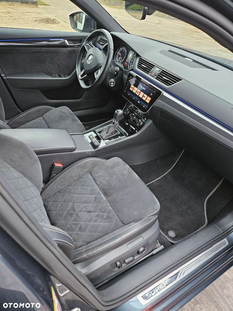 Skoda Superb 2.0 TDI DSG SportLine - 11