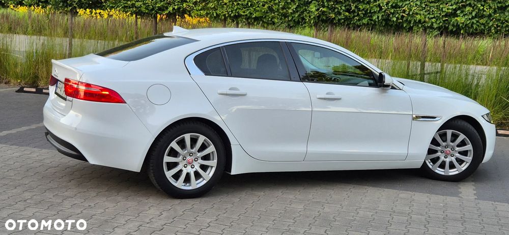 Jaguar XE 2.0 D R-Sport - 33