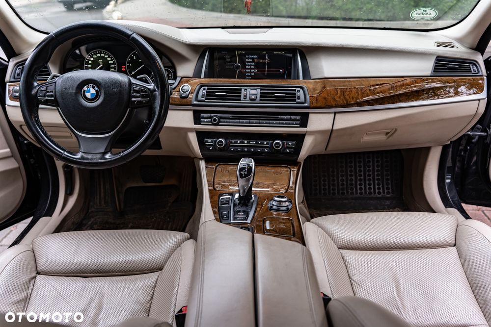 BMW Seria 5 535d xDrive - 12