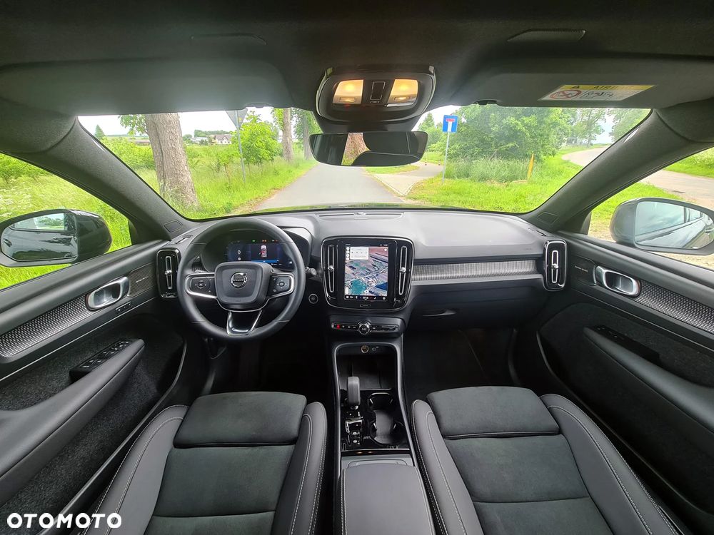 Volvo XC 40 B3 B DKG Ultra Black Edition - 11