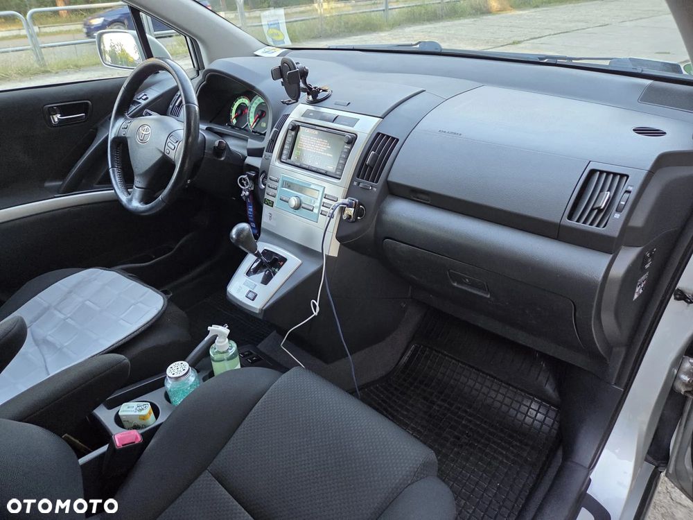 Toyota Corolla Verso - 16