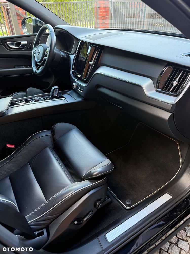 Volvo XC 60 B4 D AWD R-Design - 12
