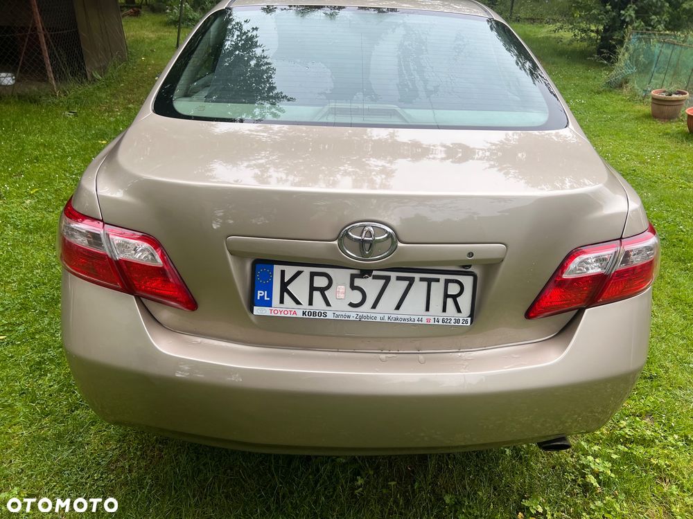 Toyota Camry - 23