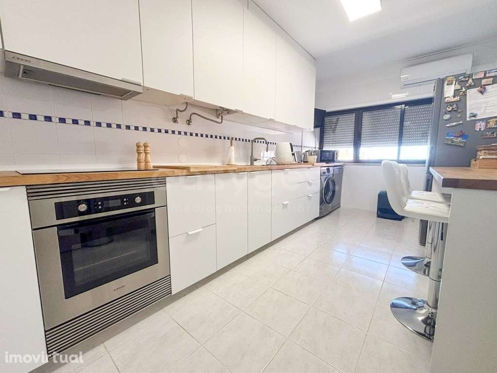 Apartamento T2 renovado na Moita com arrecadação - Grande imagem: 4/28
