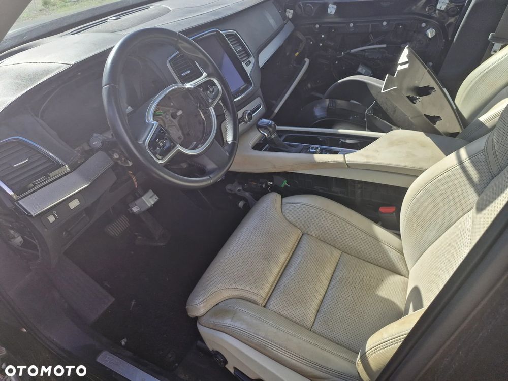 Volvo XC 90 - 6