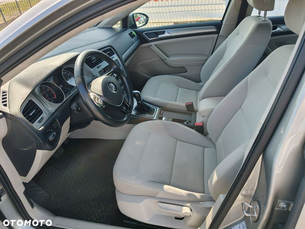 Volkswagen Golf - 28
