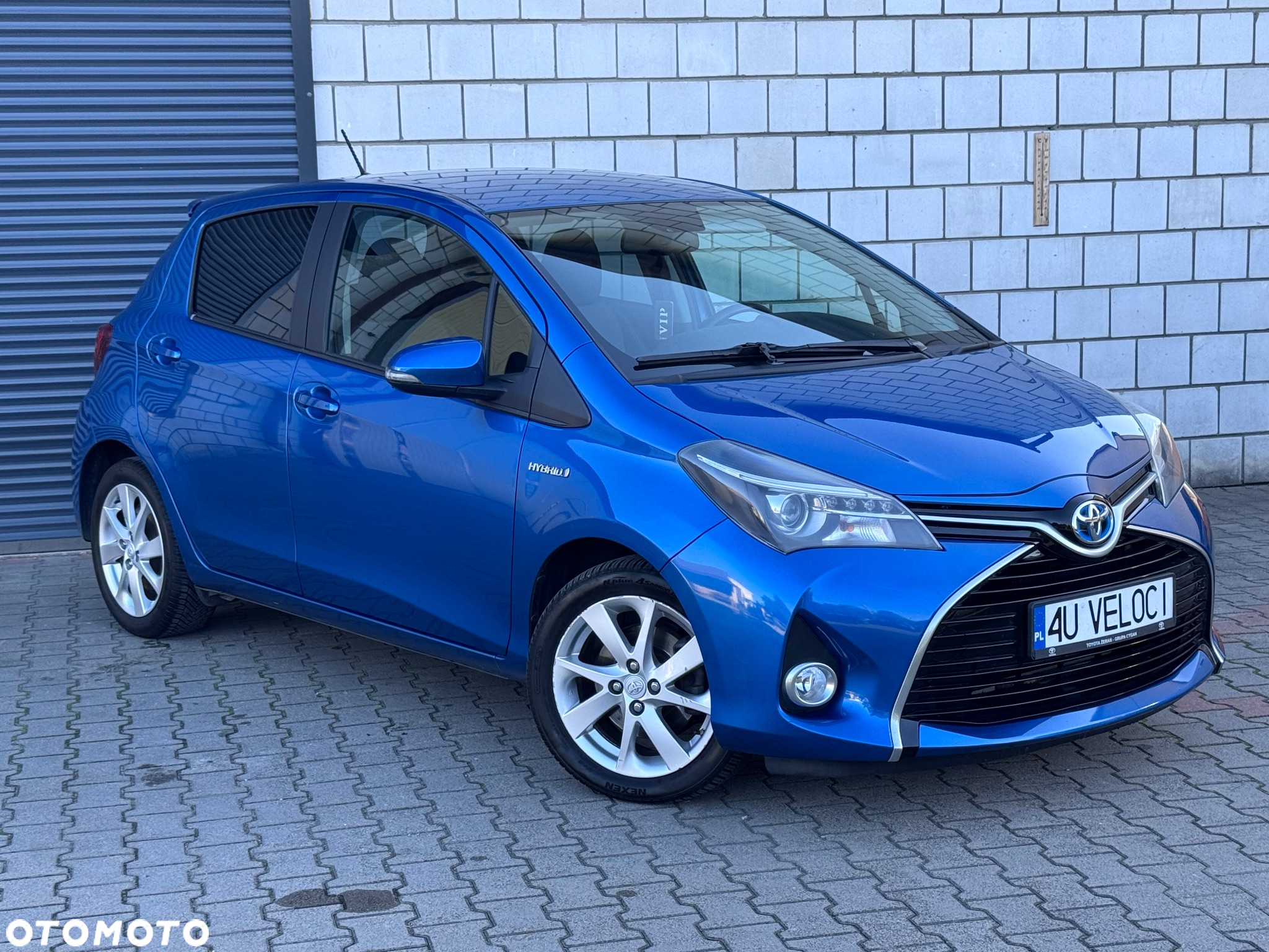 Toyota Yaris Hybrid 100 Premium - 5