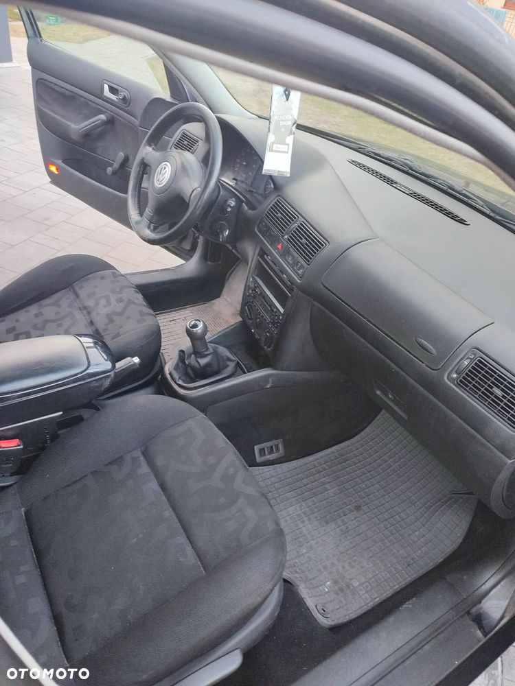 Volkswagen Golf 1.6 Comfortline - 9