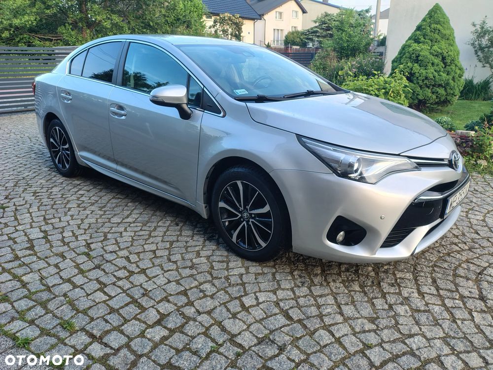 Toyota Avensis 2.0 D-4D Premium - 2