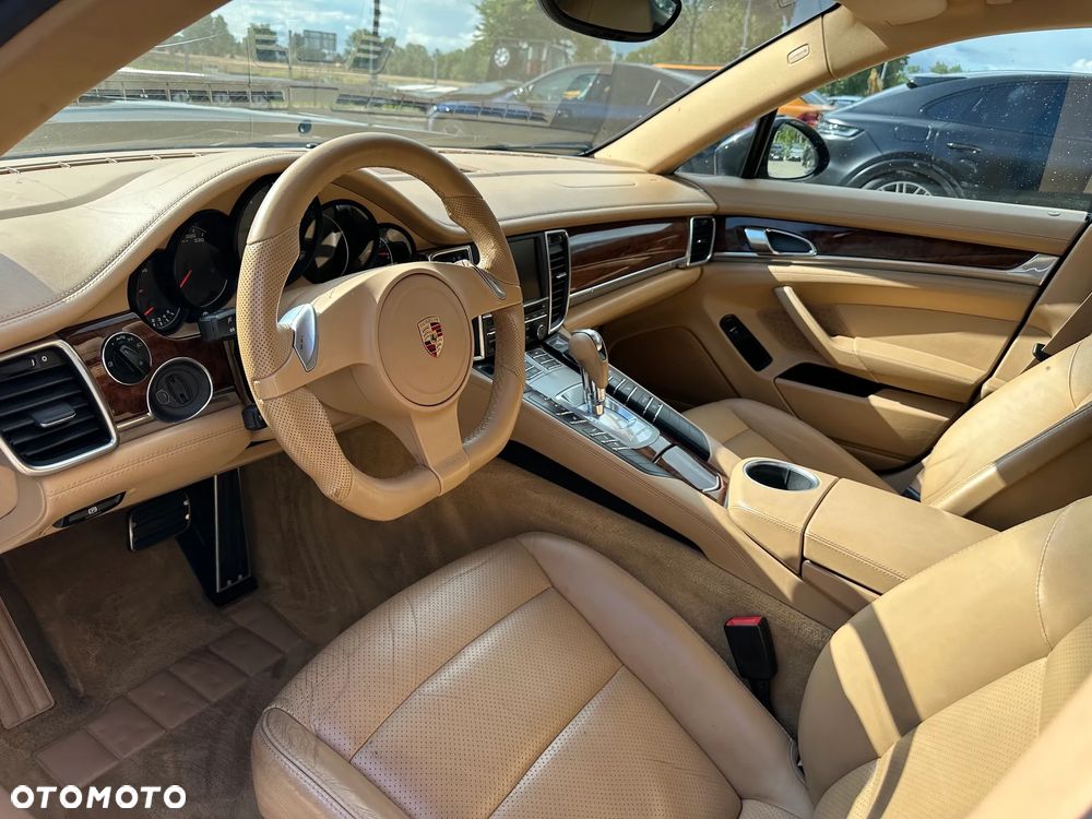 Porsche Panamera 4S - 11