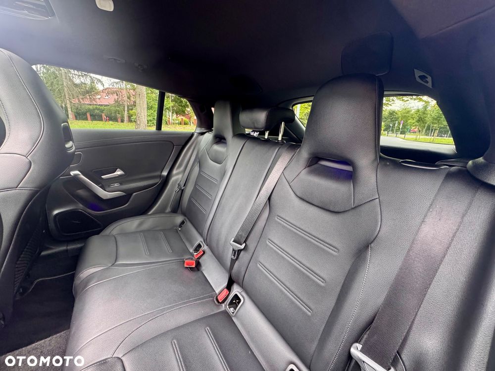 Mercedes-Benz CLA 220 d AMG Line 8G-DCT - 37