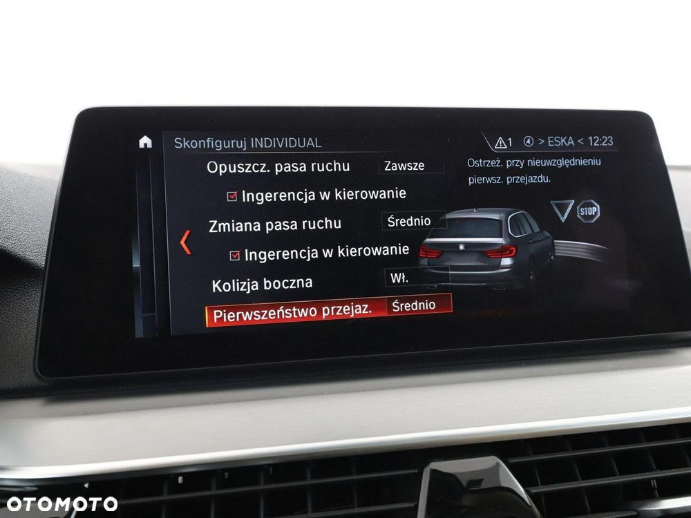 BMW Seria 5 520d xDrive - 28