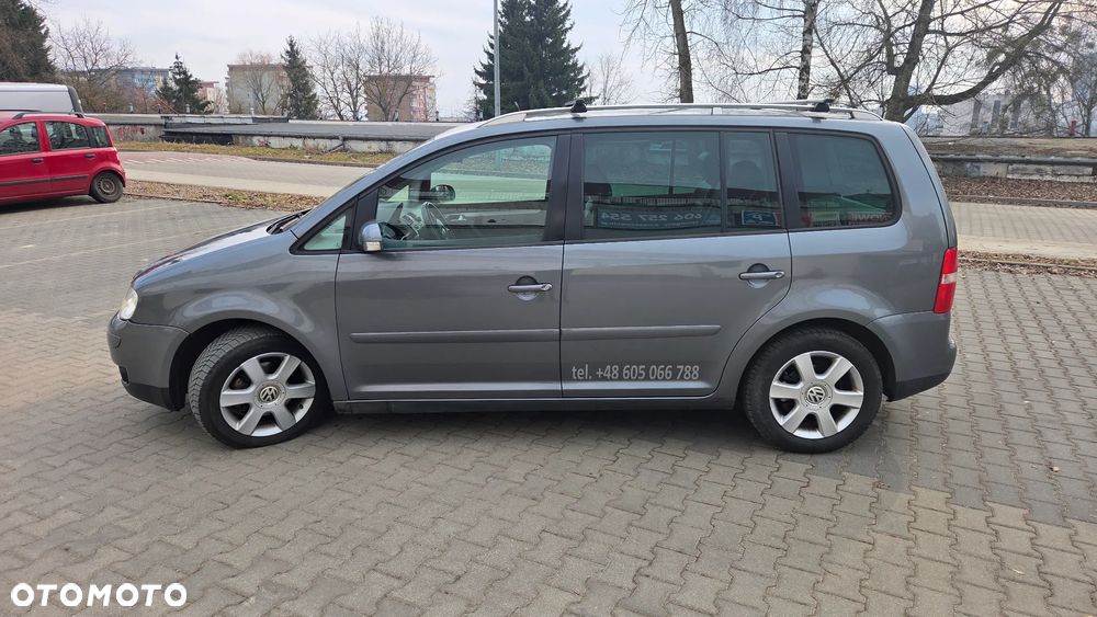 Volkswagen Touran 2.0 TDI Trendline DSG - 2