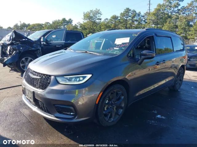 Chrysler Pacifica - 2