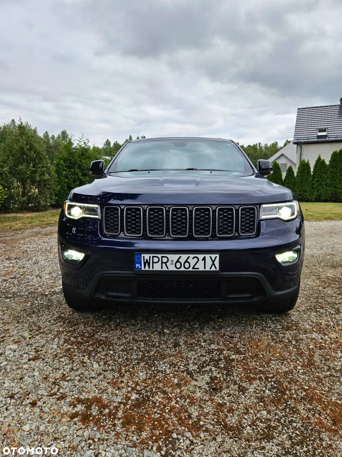 Jeep Grand Cherokee - 12