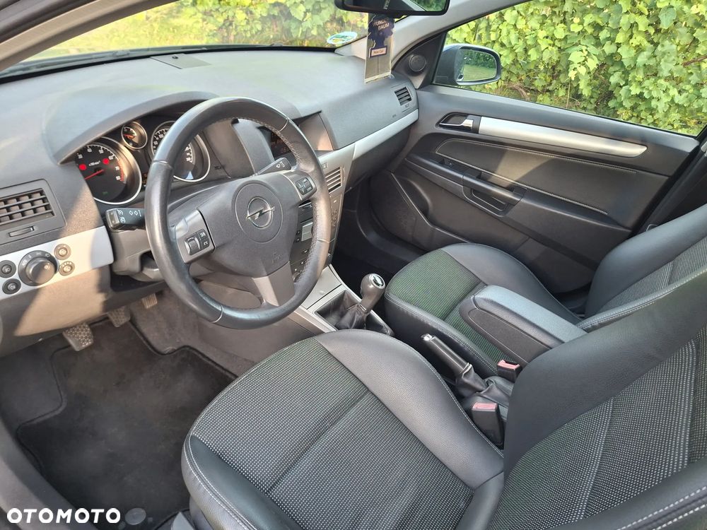 Opel Astra 1.8 Caravan Cosmo - 18