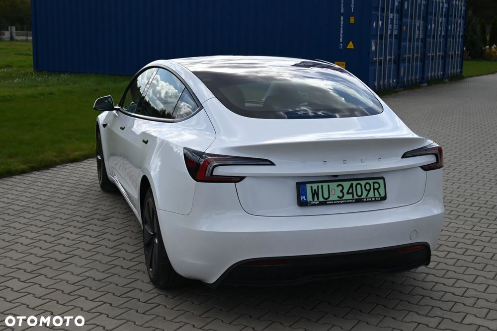 Tesla Model 3 - 8