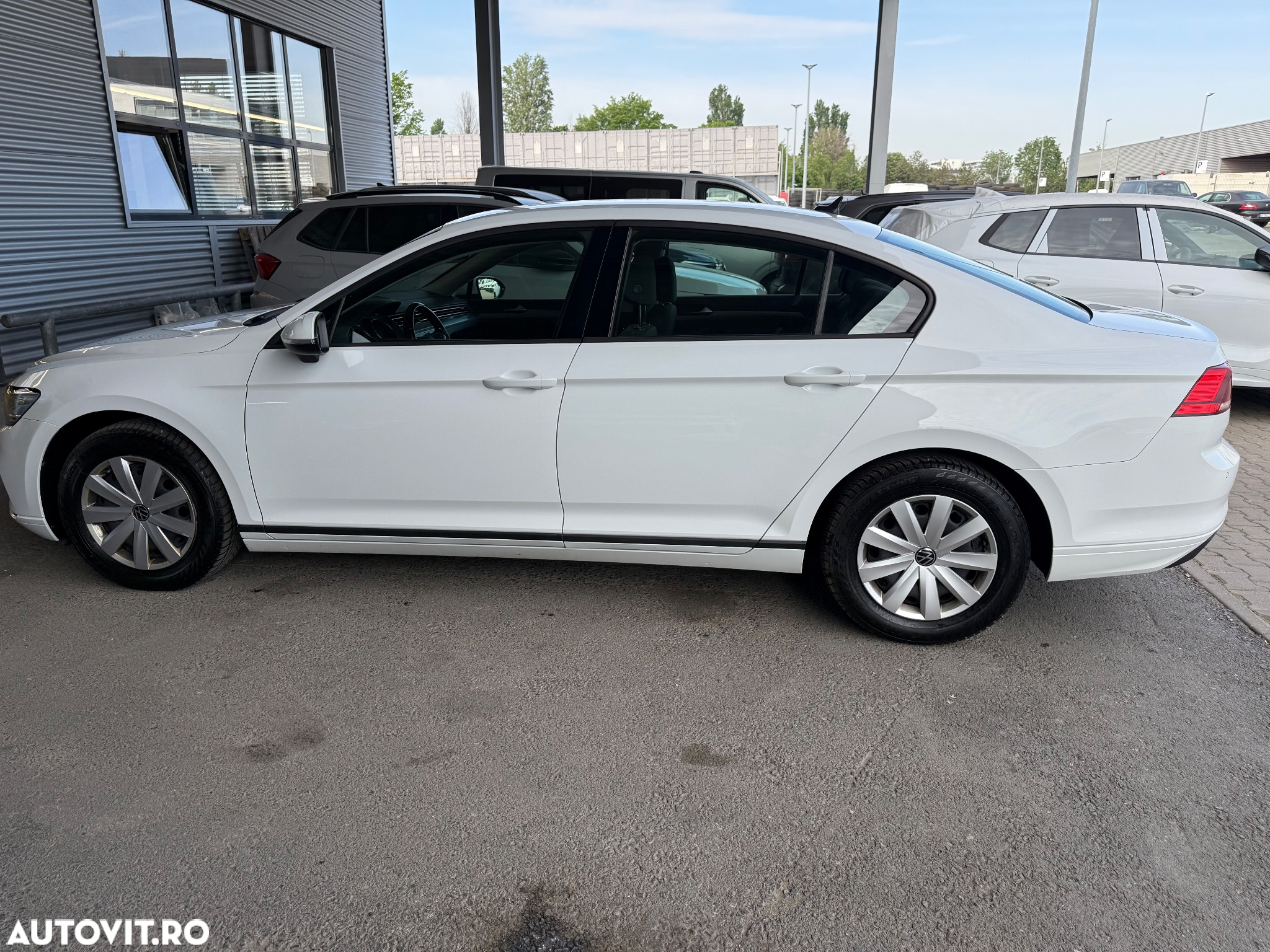 Volkswagen Passat 2.0 TDI DSG Trendline - 10