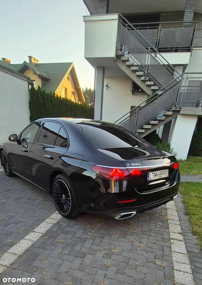 Mercedes-Benz Klasa E 300 9G-TRONIC AMG Line - 3
