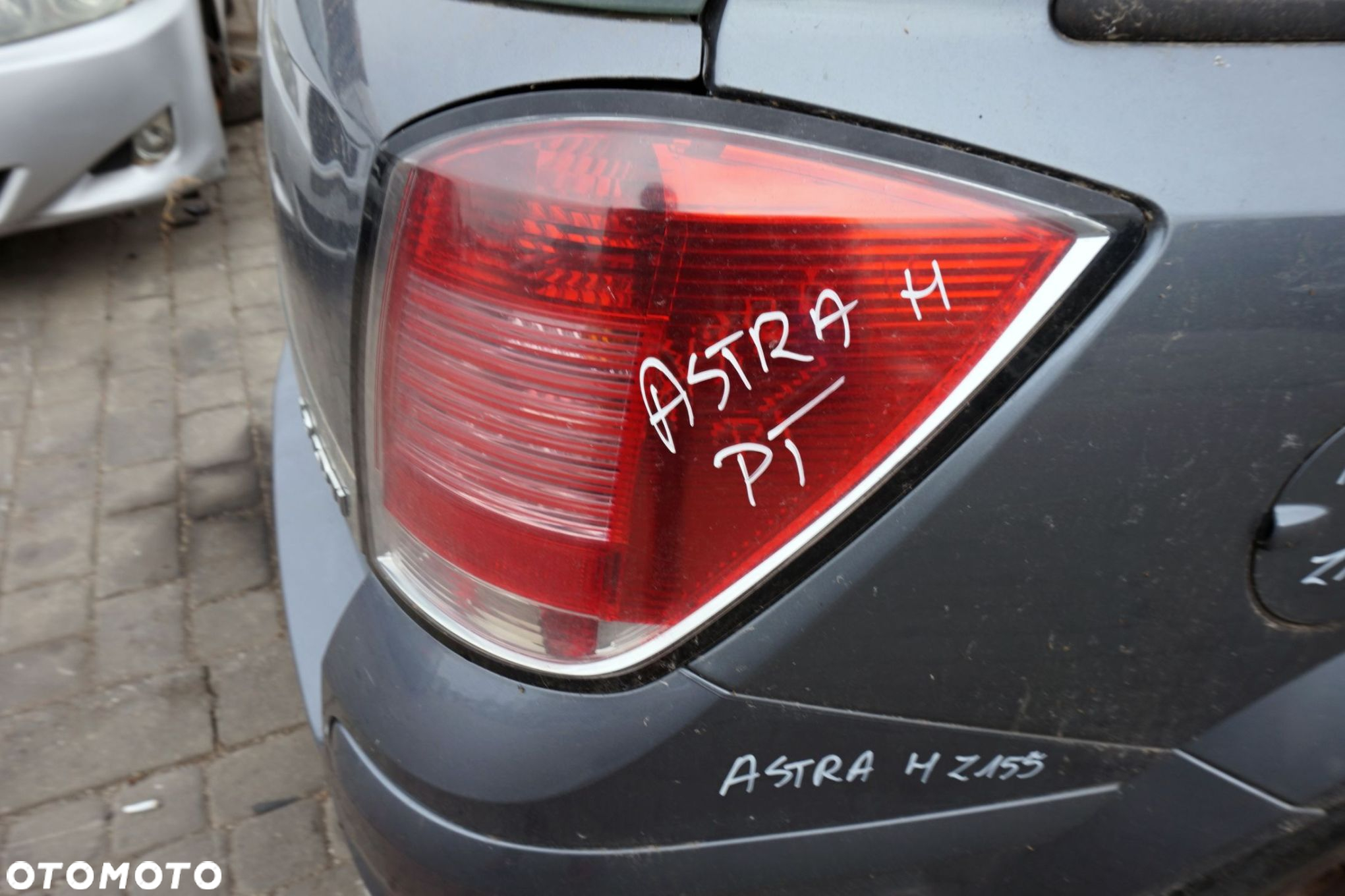 LAMPA TYLNA PRAWA ASTRA III H KOMBI  OPEL 2004-2006 - 3