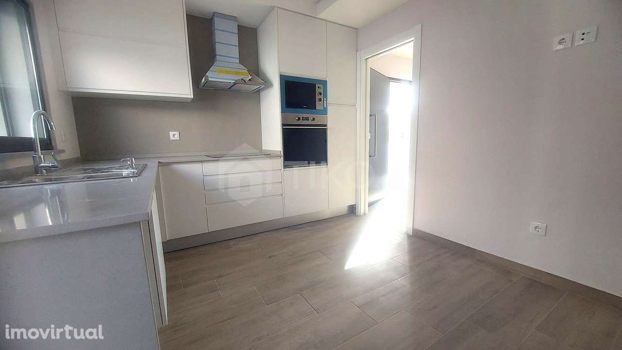 Moradia Geminada T3 Nova com Terraço, Garagem e Eficiência A+ na Quint - Grande imagem: 3/22