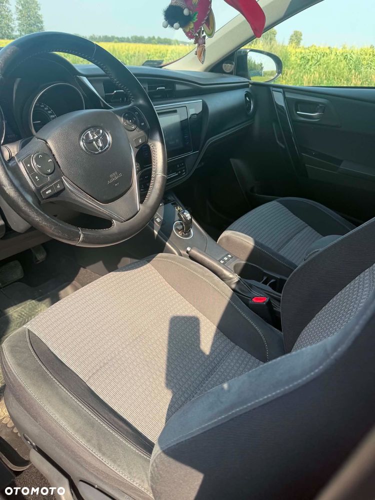 Toyota Auris Hybrid 135 Dynamic - 10