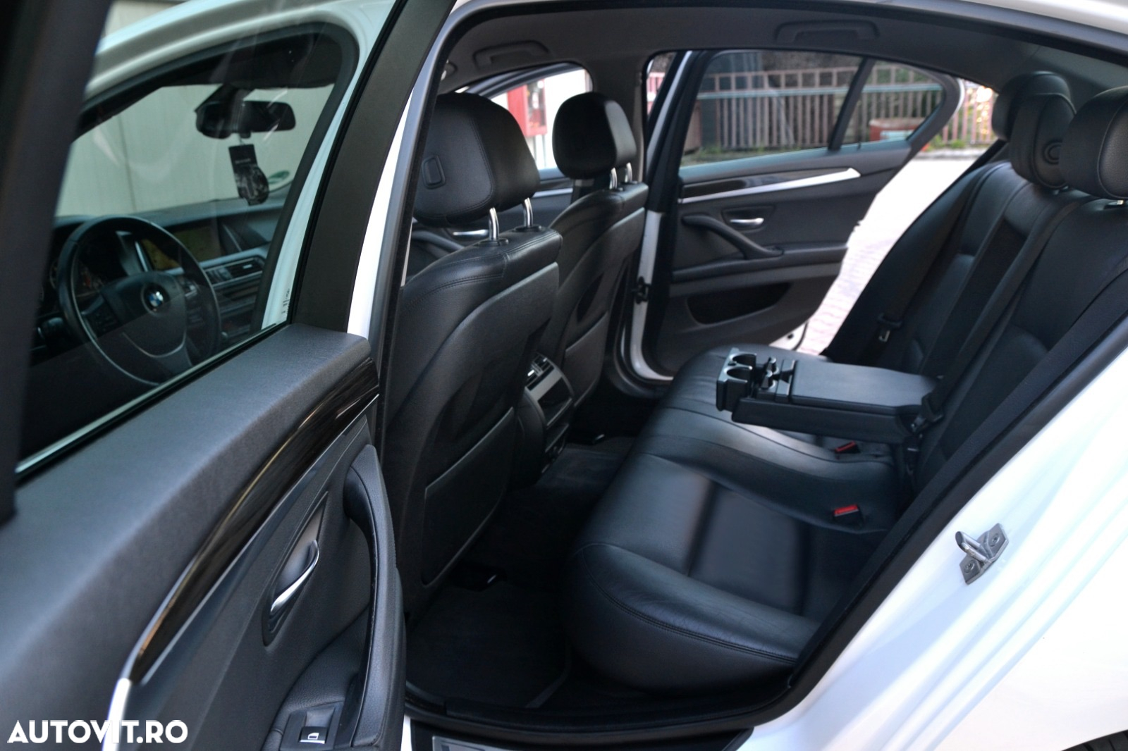 BMW Seria 5 520d AT - 13