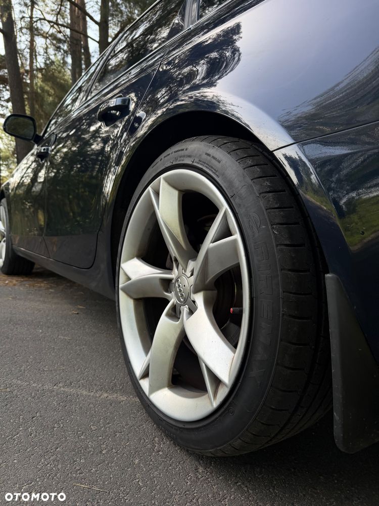 Audi A4 Limousine - 8