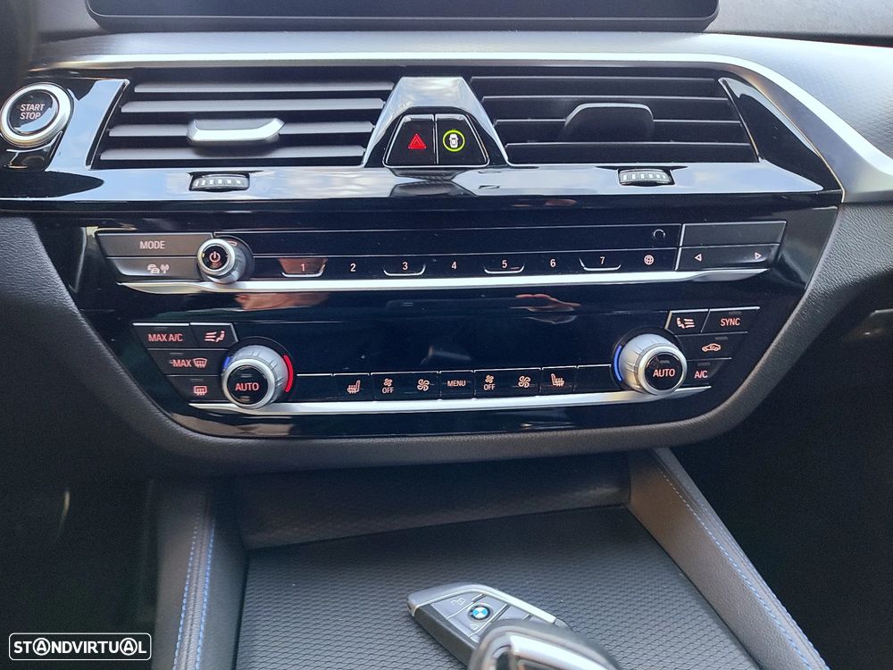 BMW 530 e Pack Desportivo M - 21