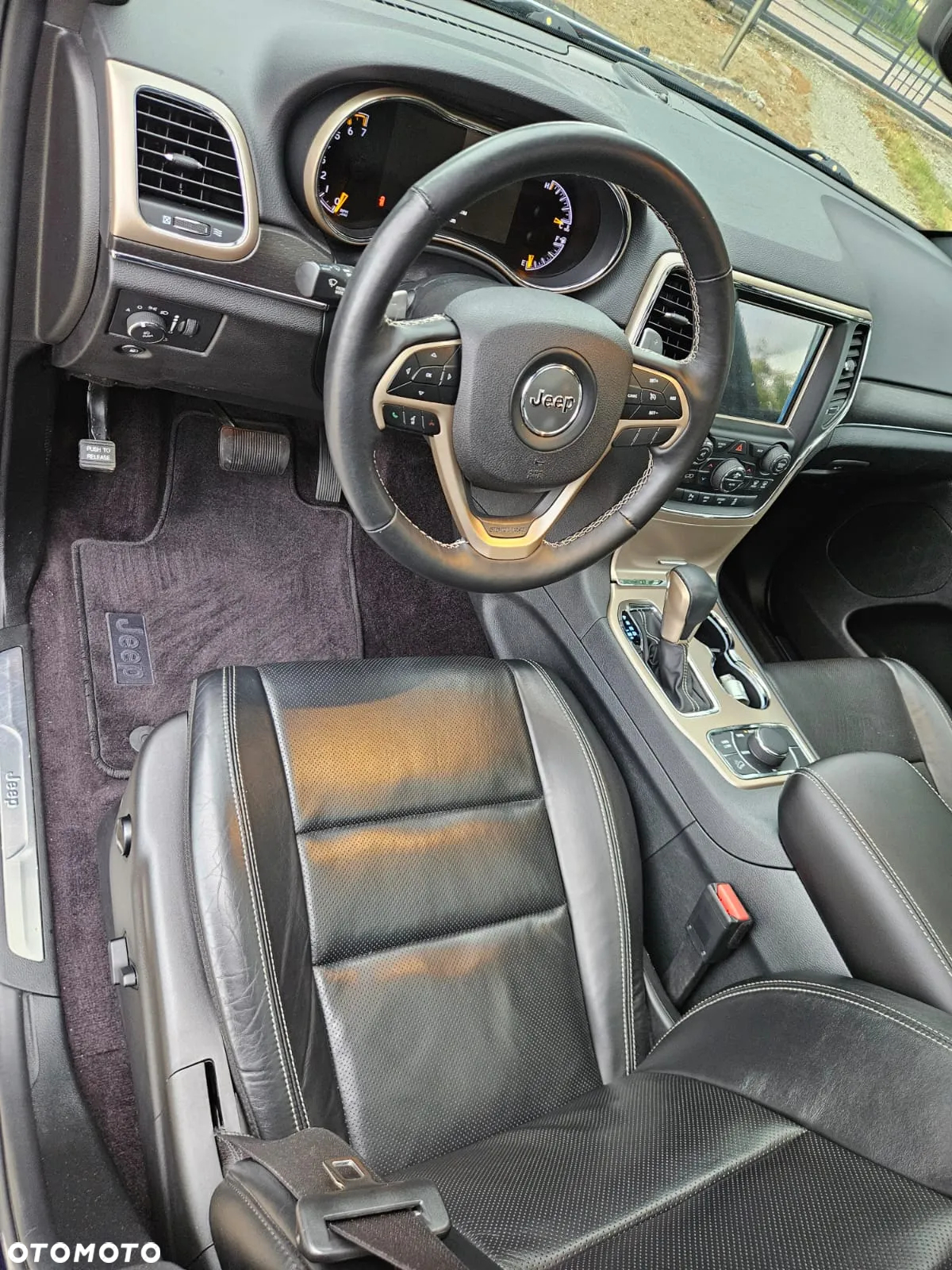 Jeep Grand Cherokee - 15