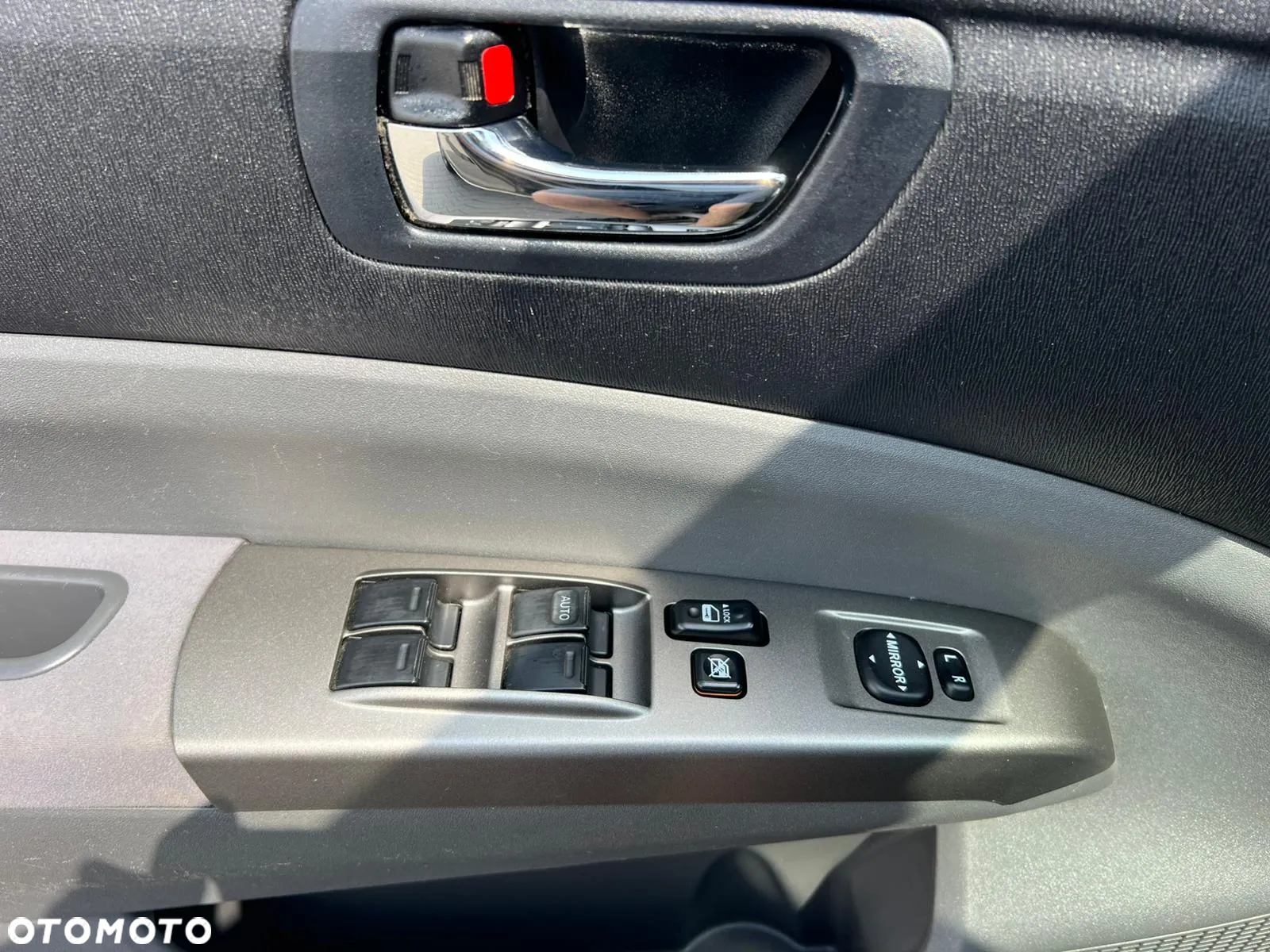 Toyota Prius (Hybrid) - 12
