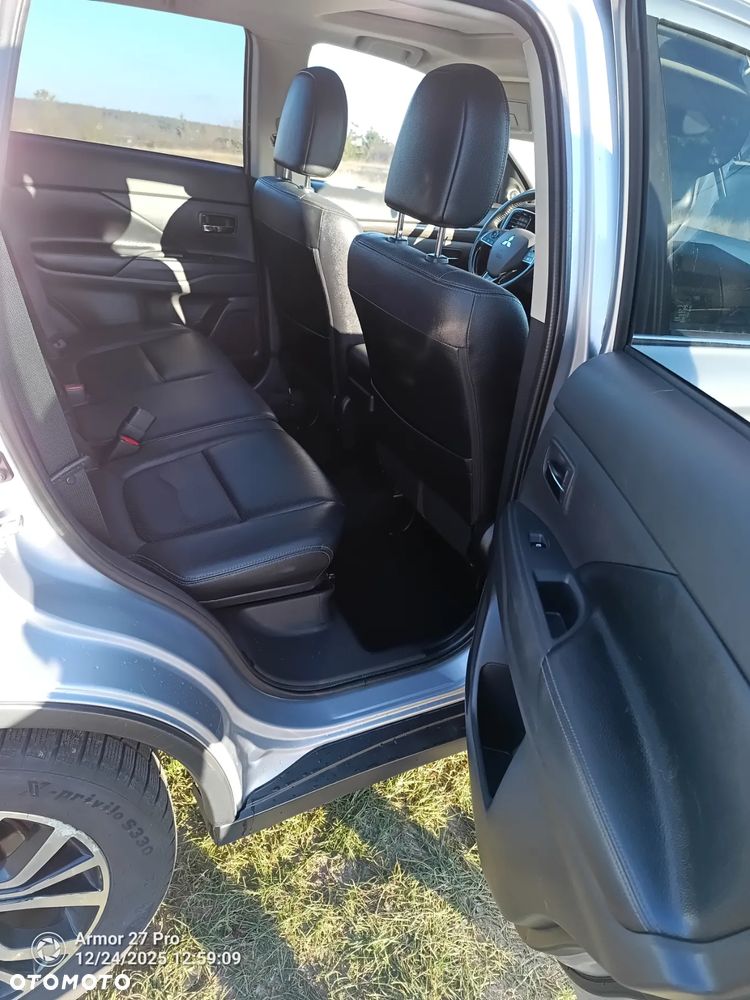 Mitsubishi Outlander - 12