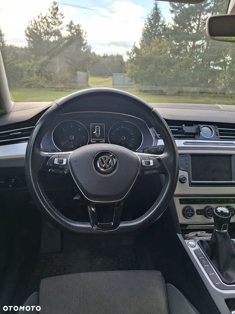 Volkswagen Passat 2.0 TDI SCR Comfortline - 5