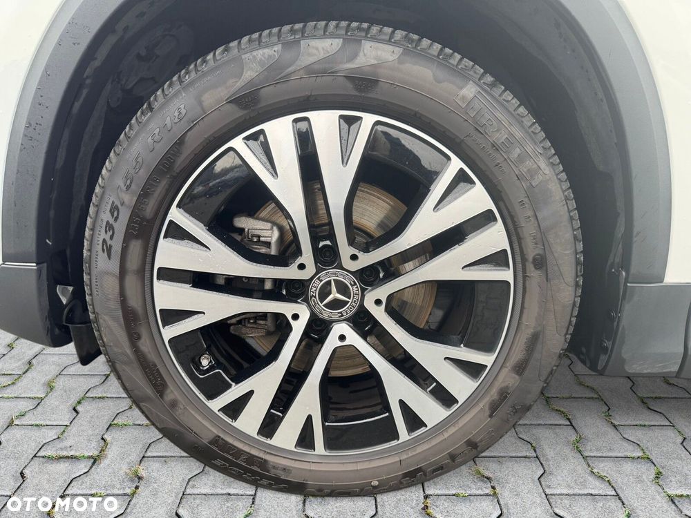 Mercedes-Benz GLA - 9