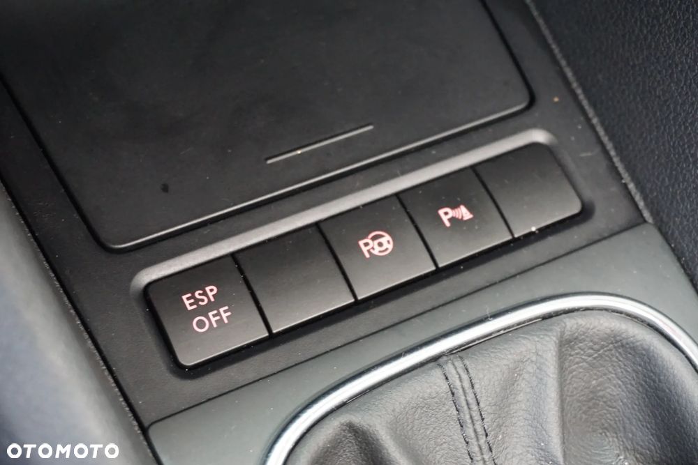 Volkswagen Golf 2.0 TDI Highline - 33
