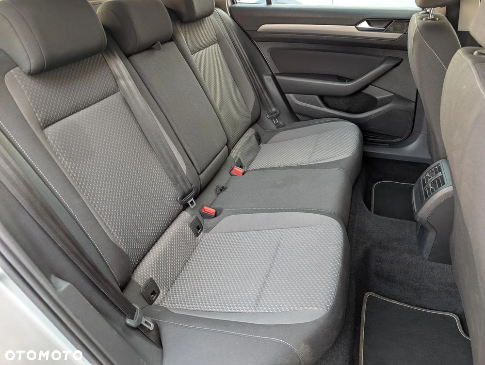 Volkswagen Passat - 24