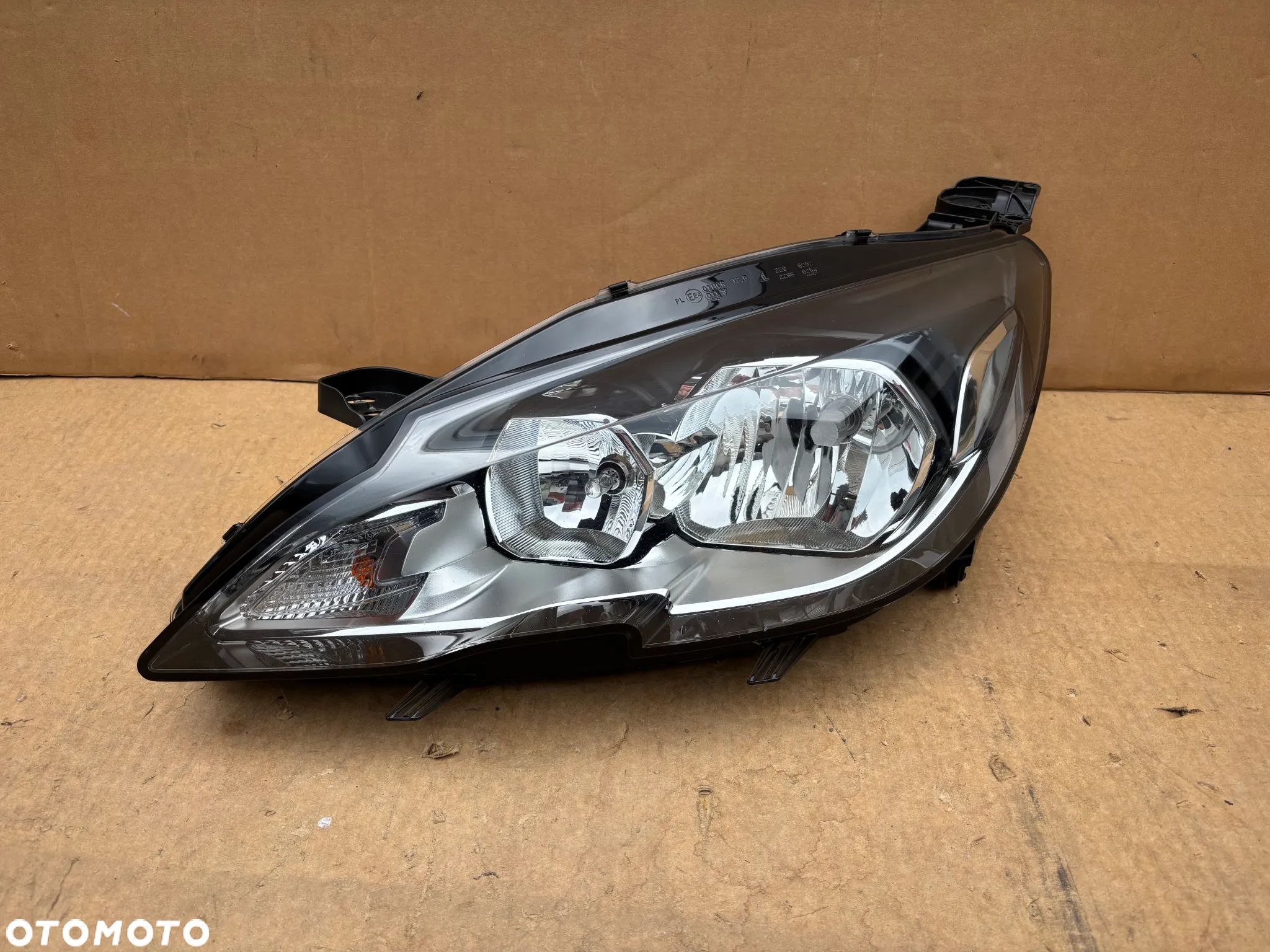 Oryginalna Lampa Przednia Lewa Peugeot 308 II T9 Ładna Zwykła H7 Europejska 9677523080 9677523080-00 14- - 1