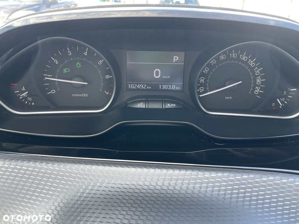 Peugeot 208 1.2 PureTech GPF Allure S&S EAT6 - 17