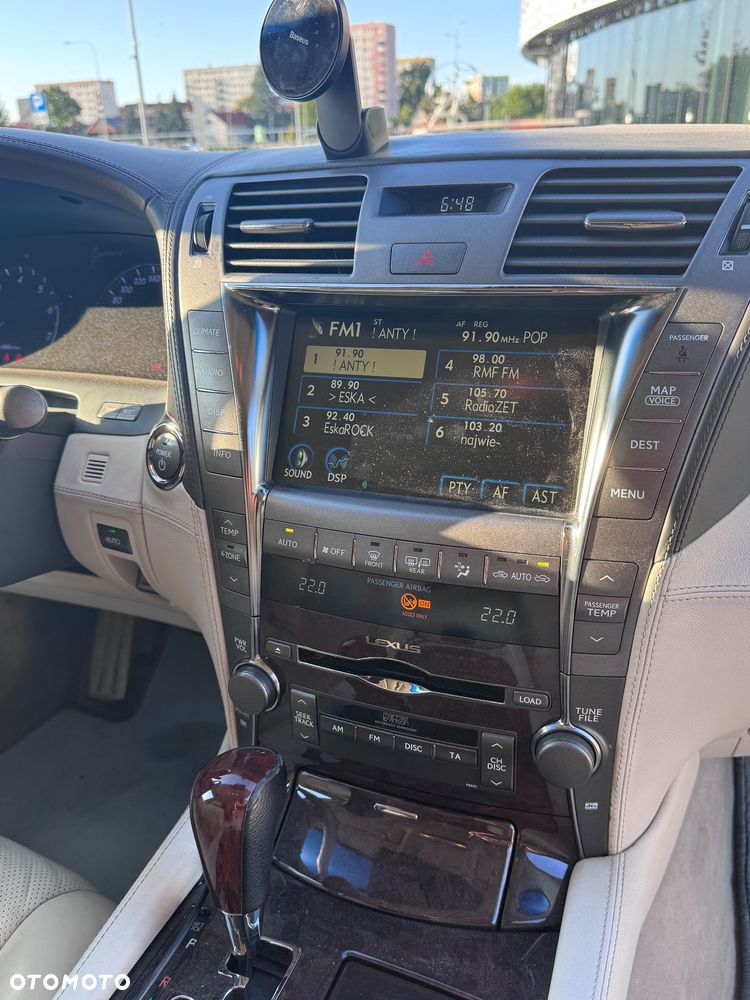 Lexus LS 600h L Superior - 36