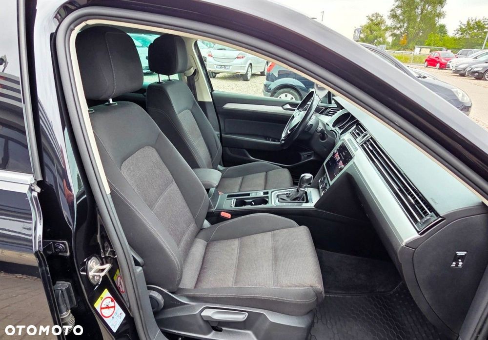 Volkswagen Passat - 22