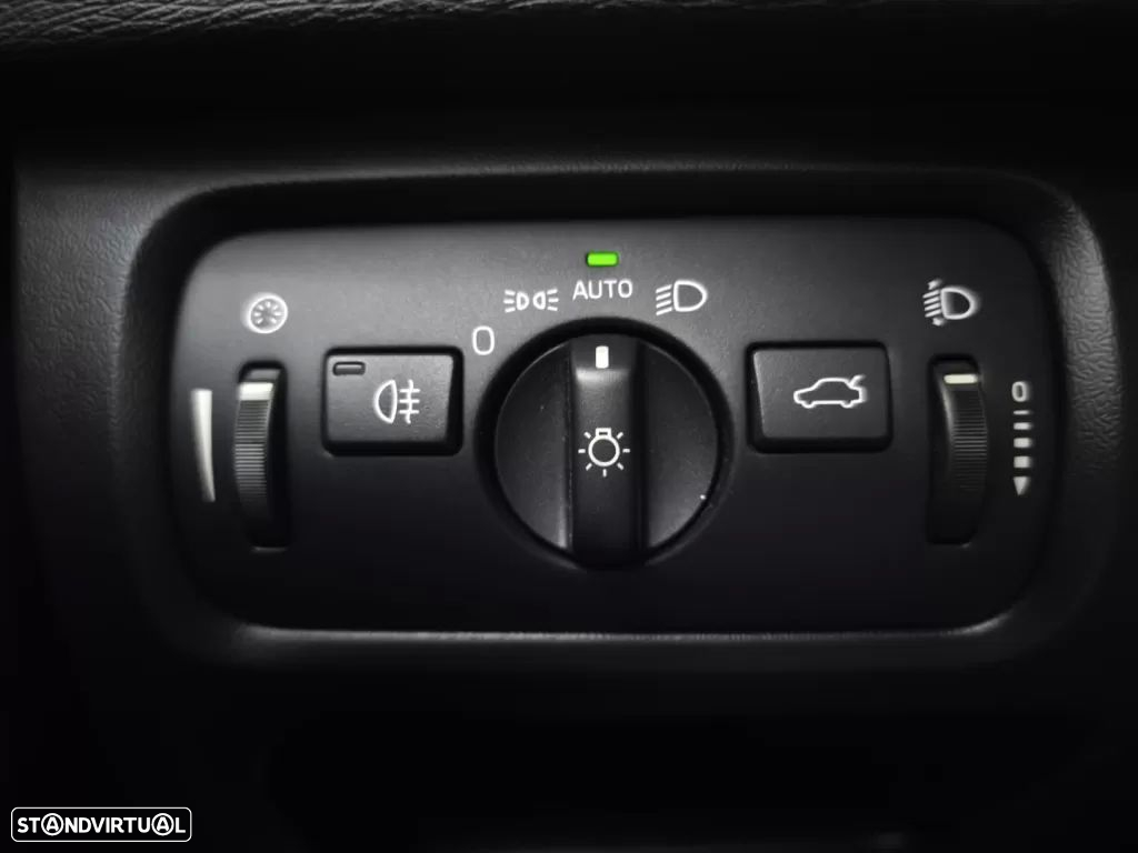 Volvo V40 1.6 D2 Momentum Eco - 29